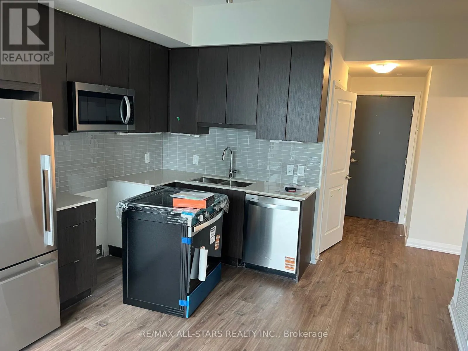 1101 - 3260 SHEPPARD AVENUE E