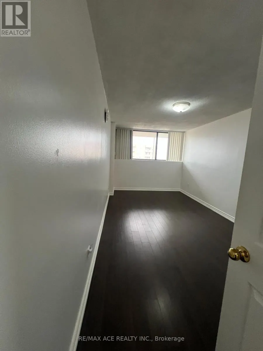 1104 - 10 TAPSCOTT ROAD