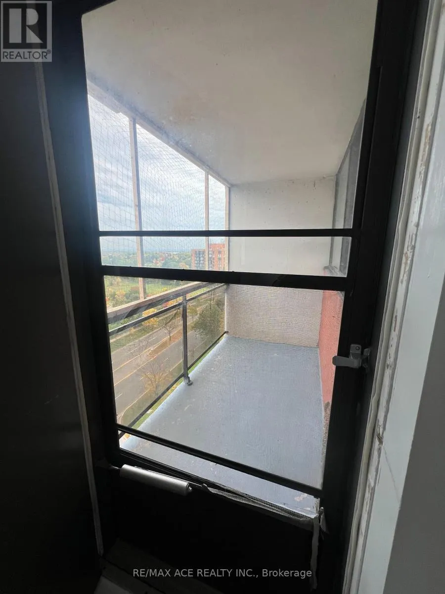 1104 - 10 TAPSCOTT ROAD