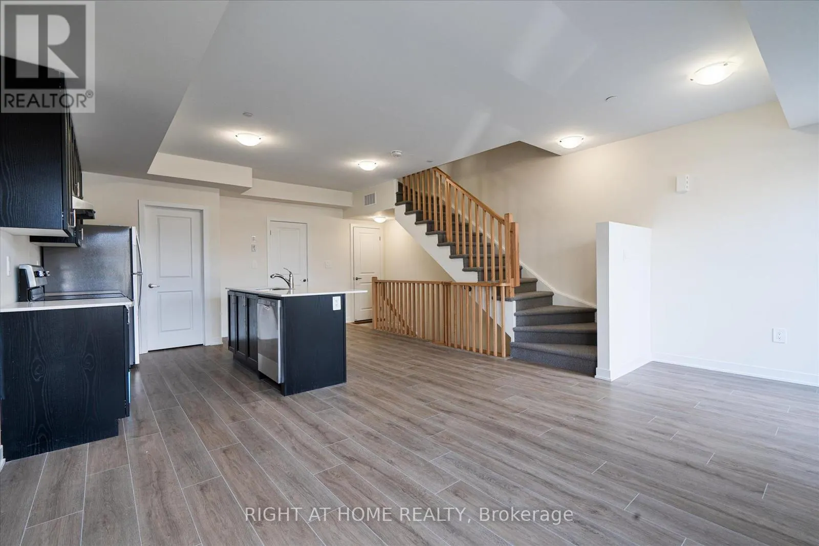 305 - 755 OMEGA DRIVE
