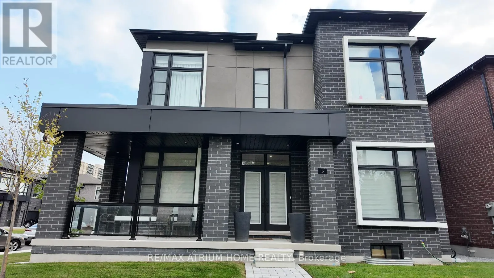 5 NORBURY CRESCENT