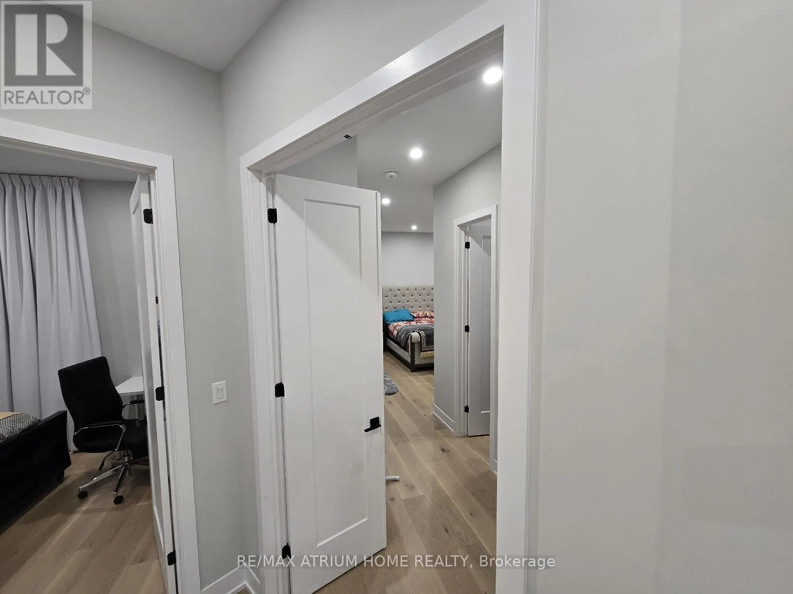 5 NORBURY CRESCENT