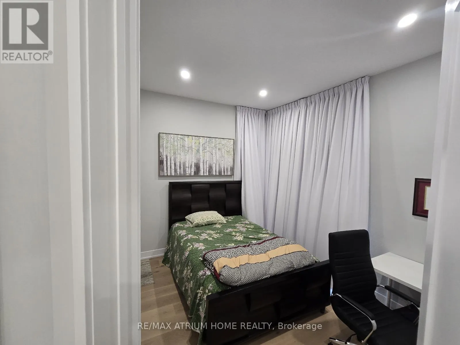 5 NORBURY CRESCENT