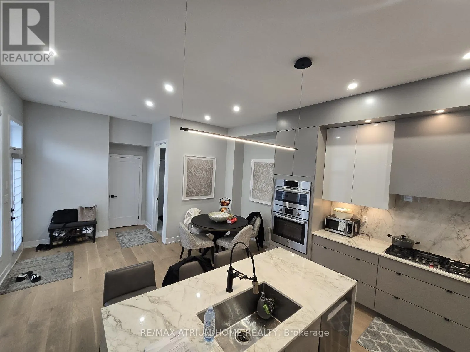 5 NORBURY CRESCENT