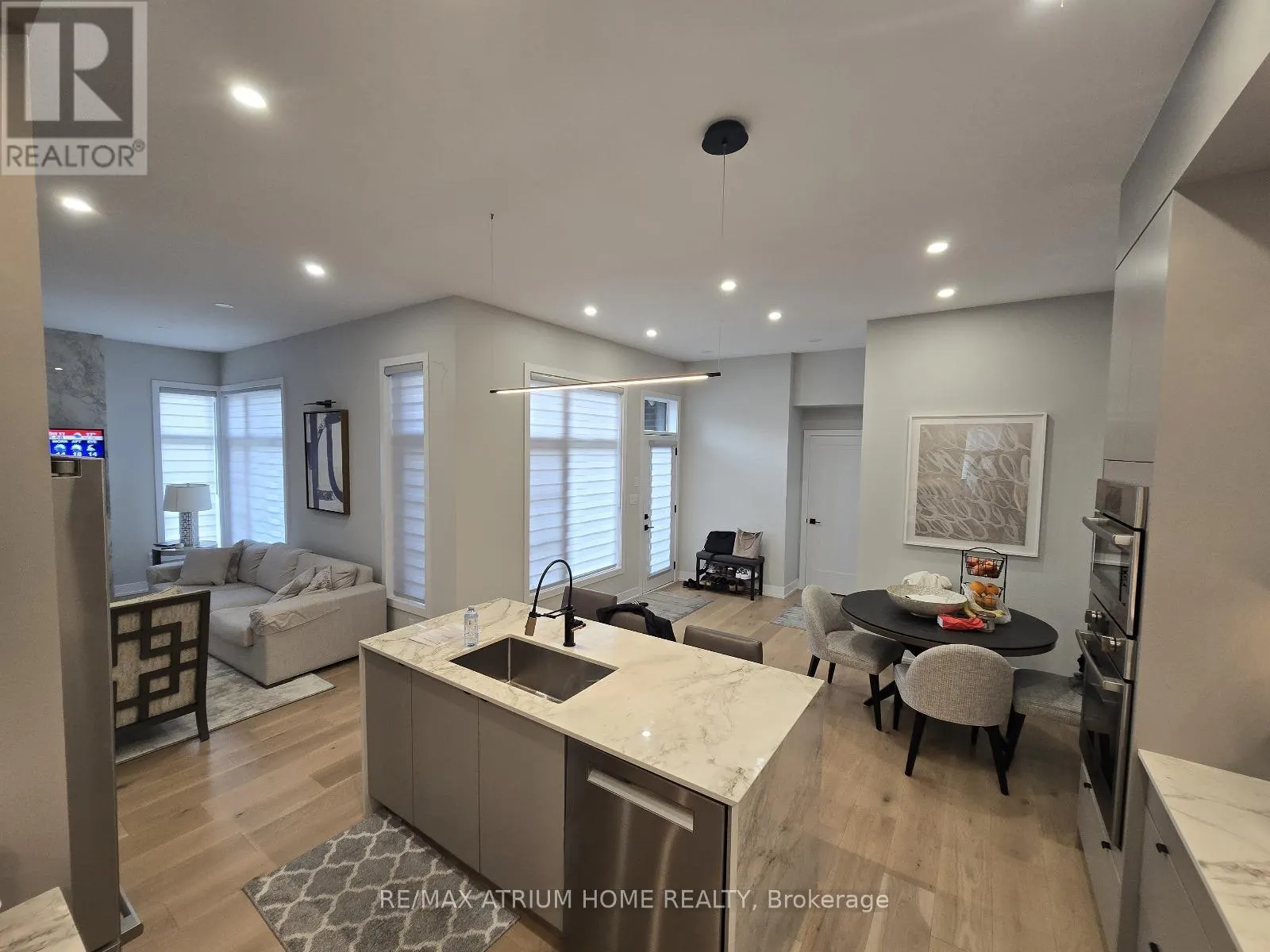 5 NORBURY CRESCENT