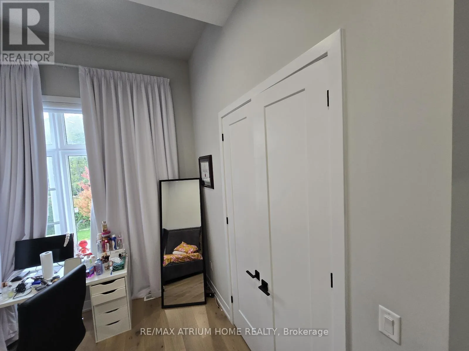 5 NORBURY CRESCENT