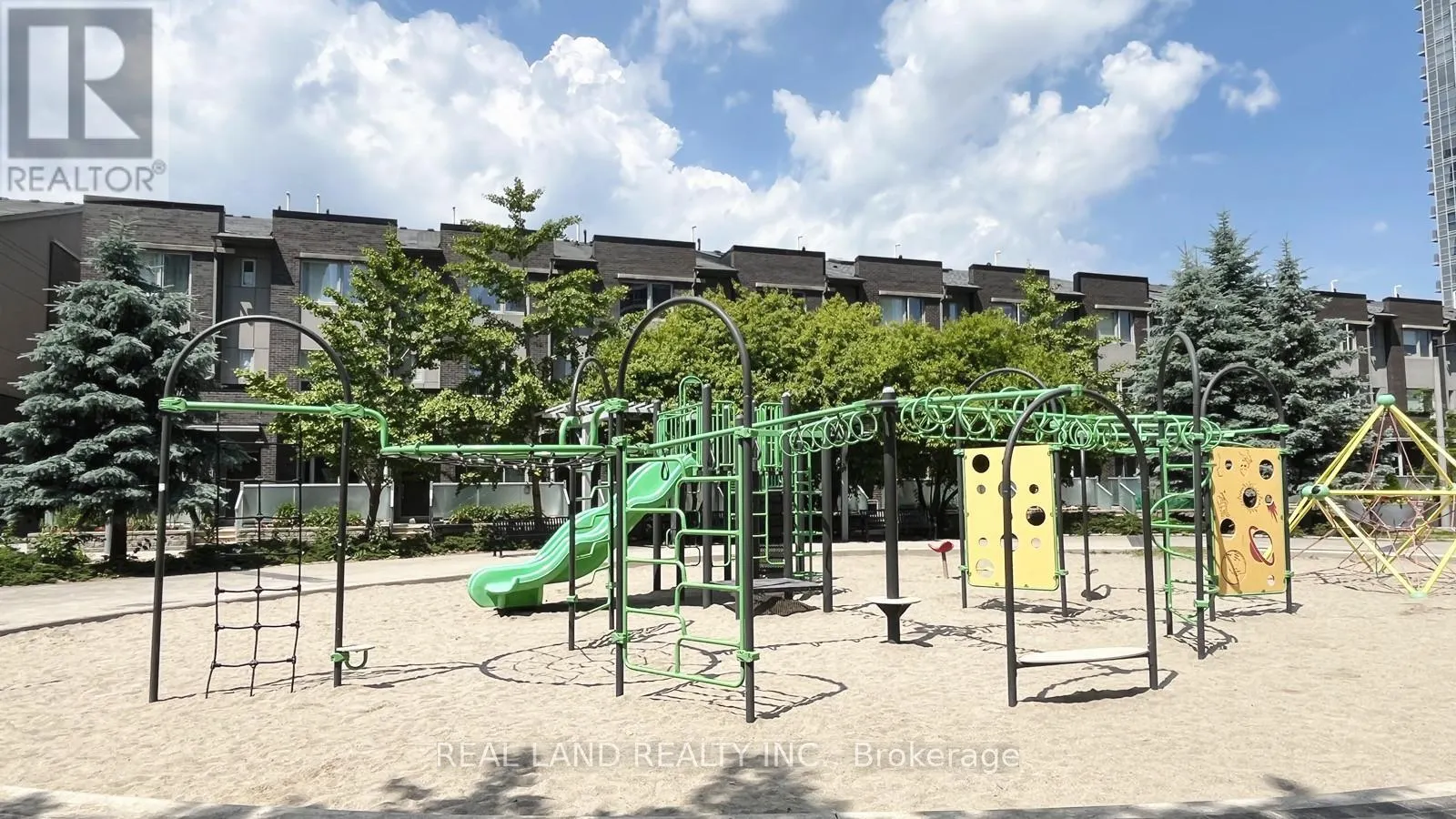 11 - 310 VILLAGE GREEN SQUARE E