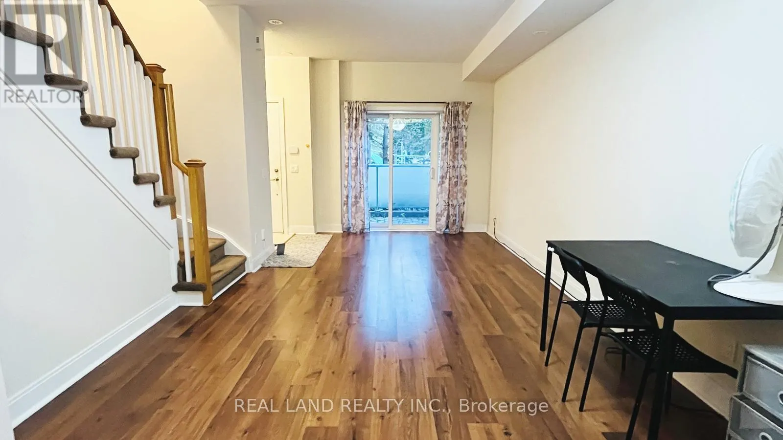 11 - 310 VILLAGE GREEN SQUARE E