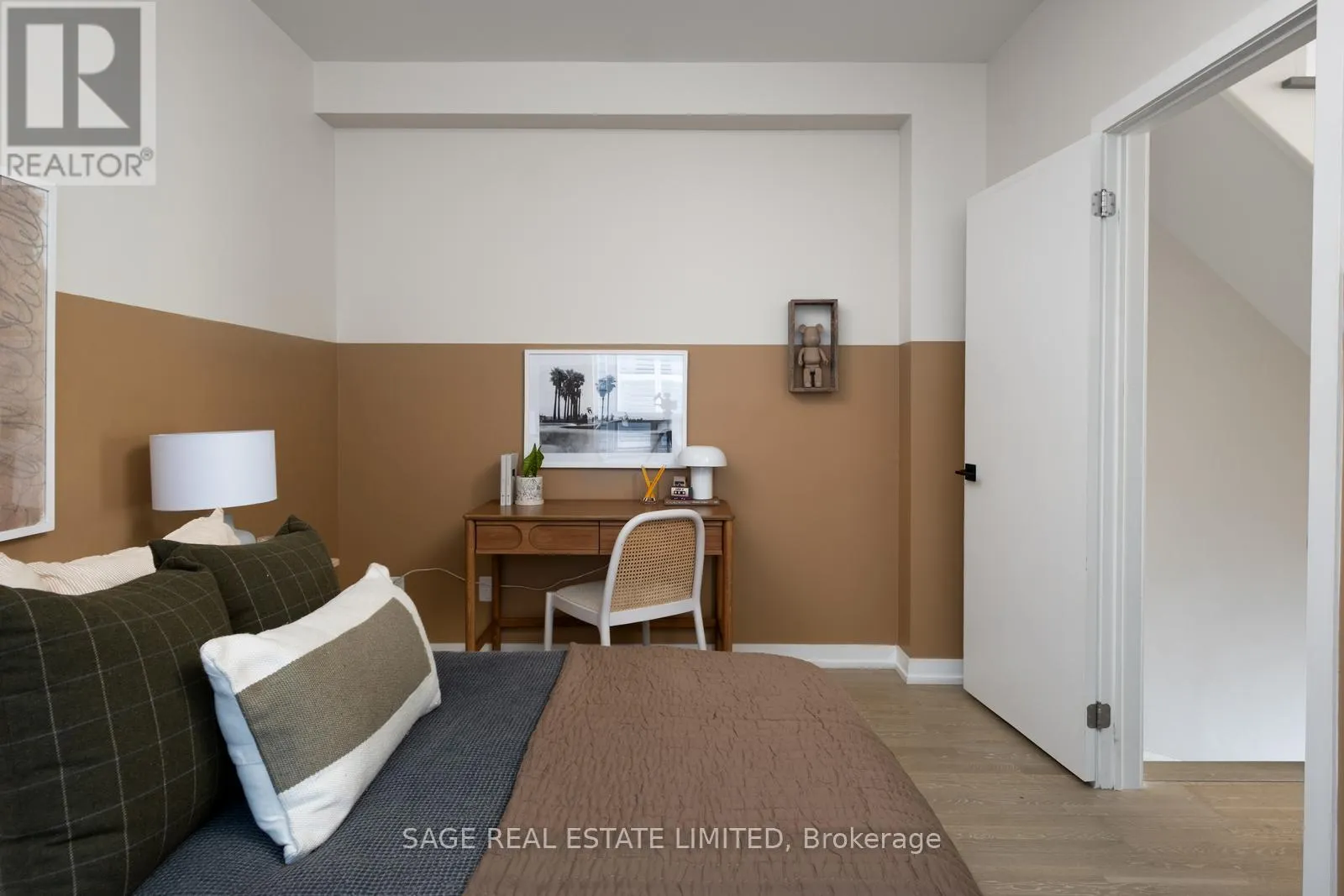 8 - 1321 GERRARD STREET E