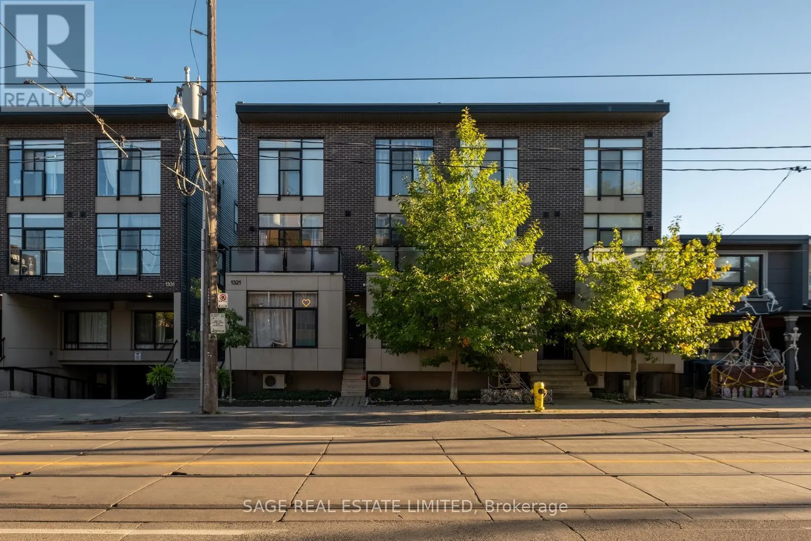 8 - 1321 GERRARD STREET E