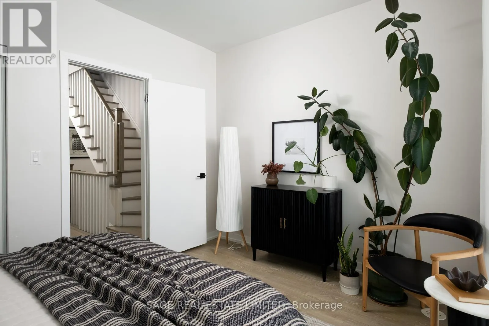 8 - 1321 GERRARD STREET E