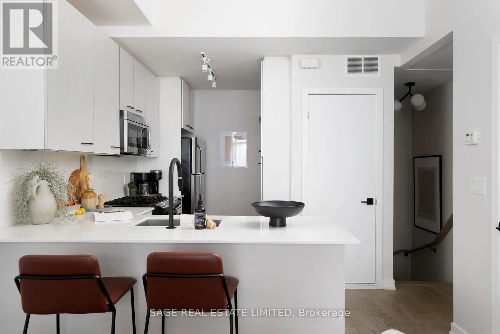 8 - 1321 GERRARD STREET E