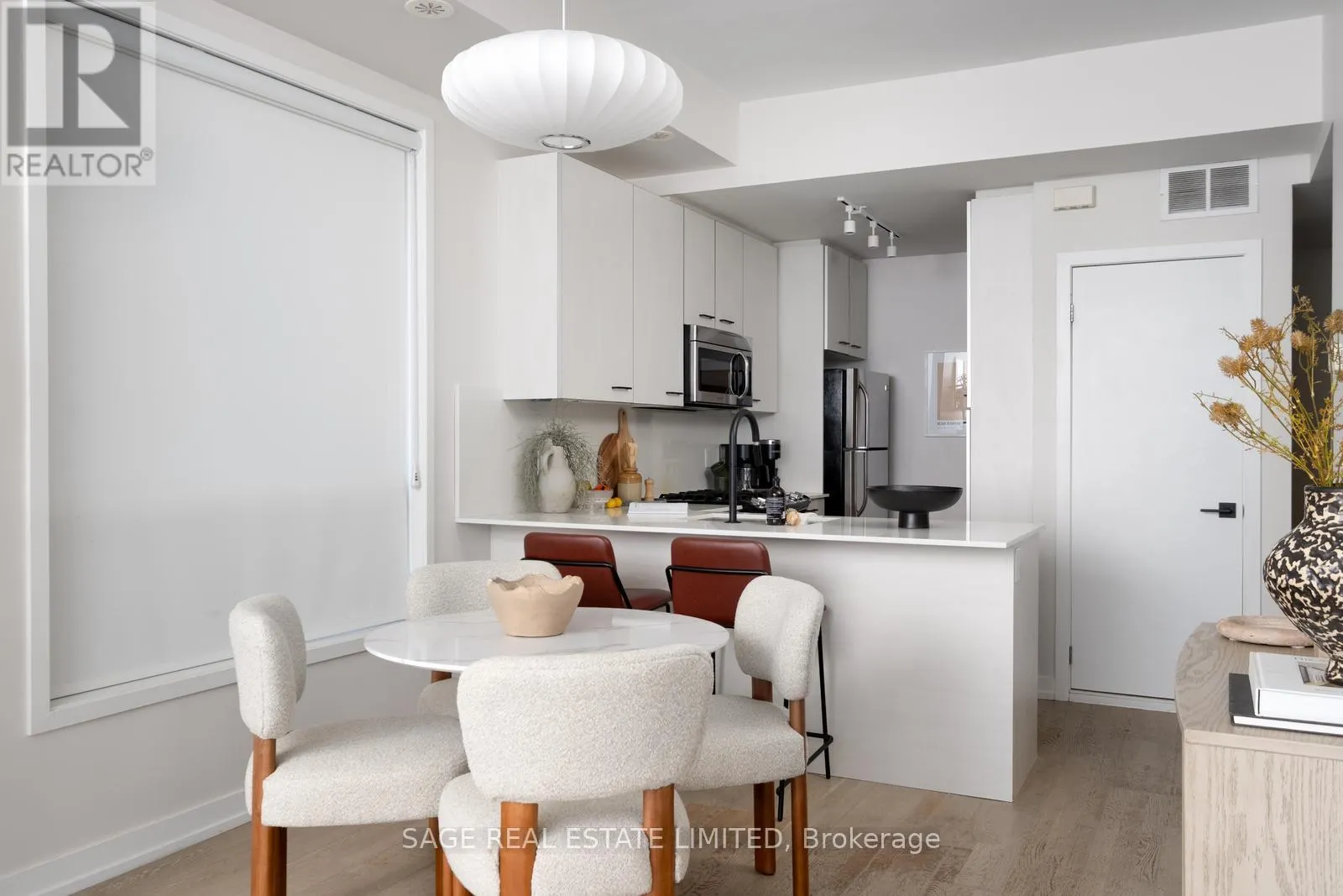 8 - 1321 GERRARD STREET E