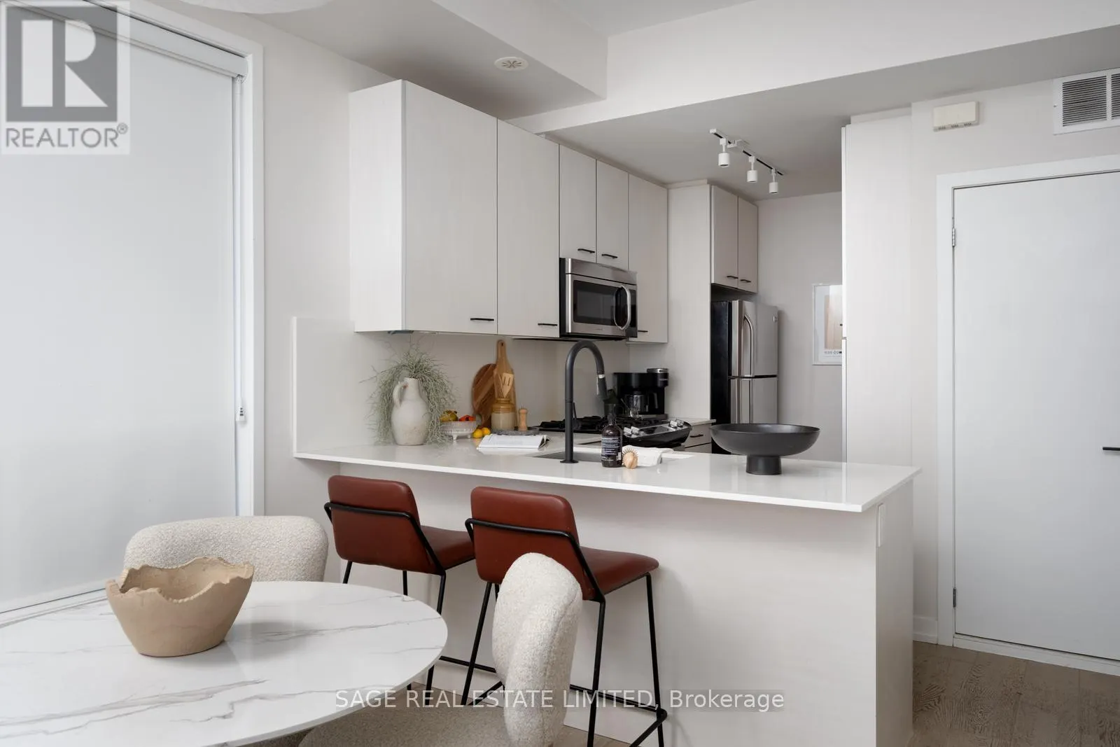 8 - 1321 GERRARD STREET E
