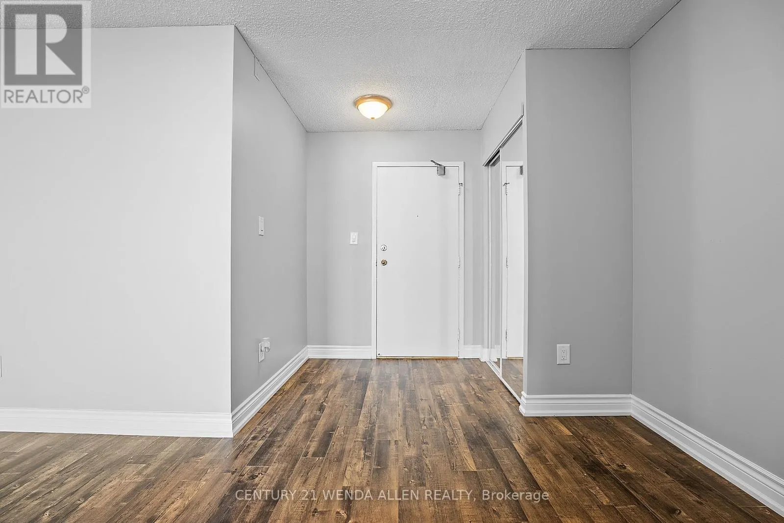 1507 - 100 WINGARDEN COURT
