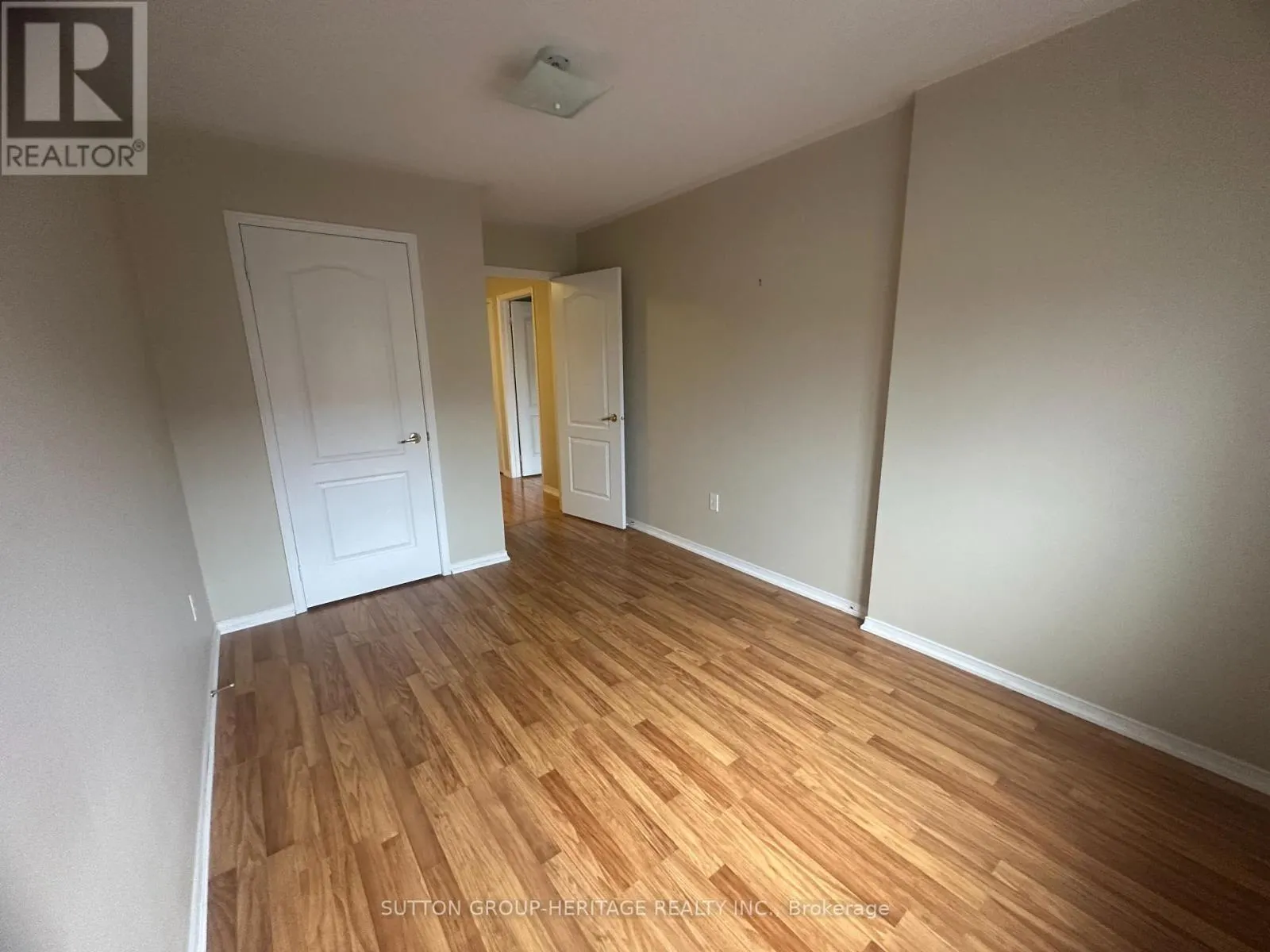 4 SUMMERSIDE AVENUE