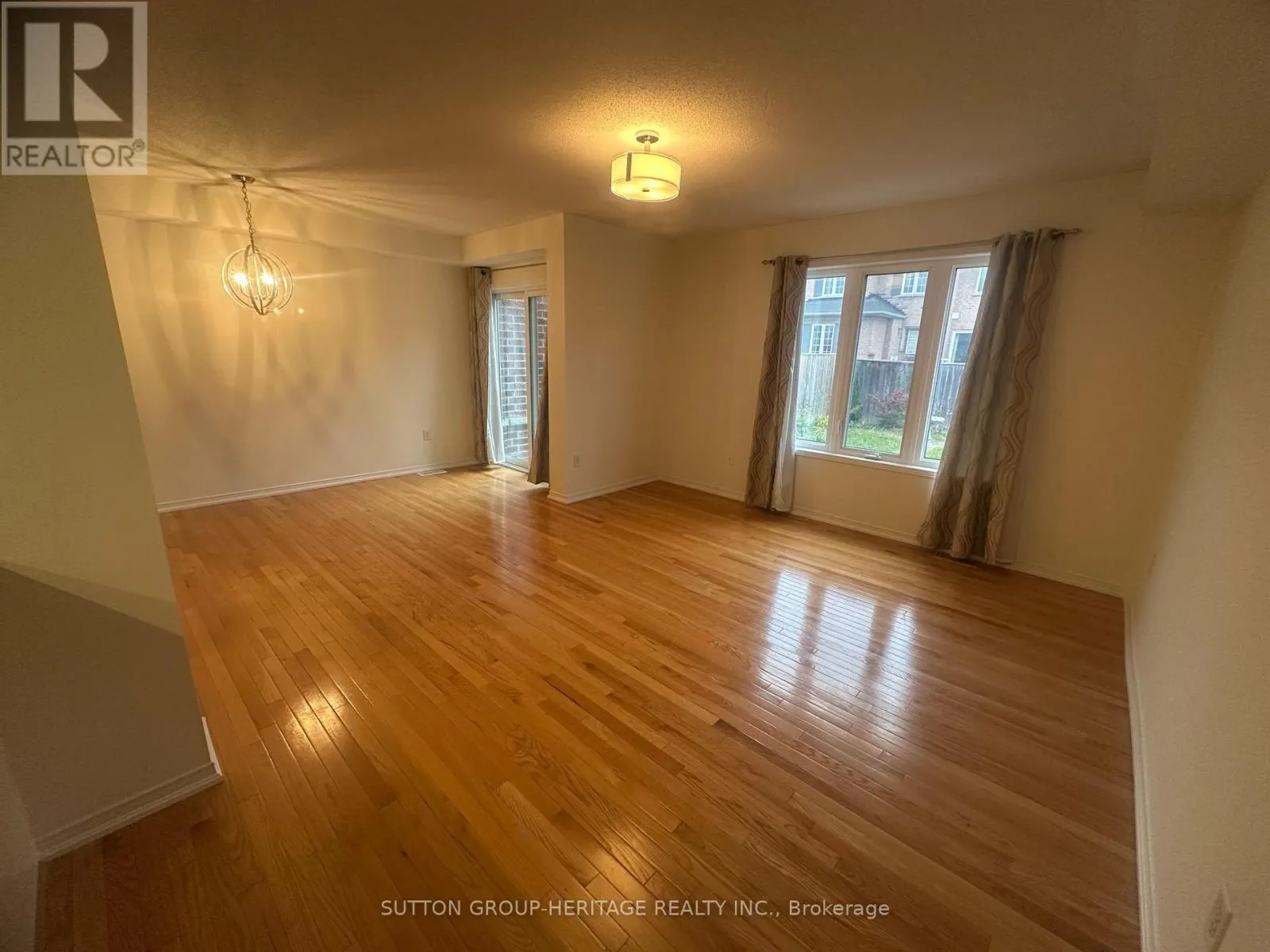 4 SUMMERSIDE AVENUE