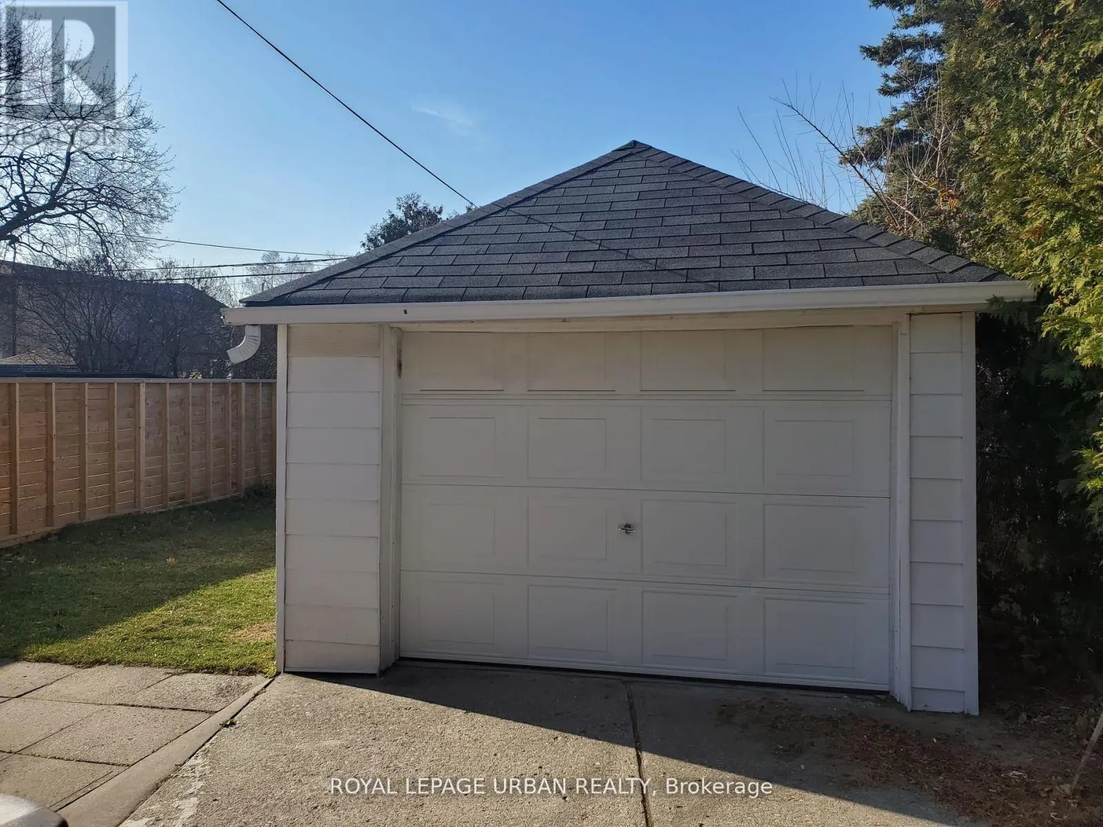 304 LINSMORE CRESCENT