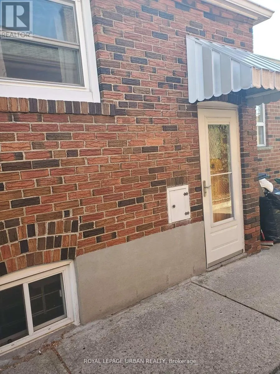 304 LINSMORE CRESCENT