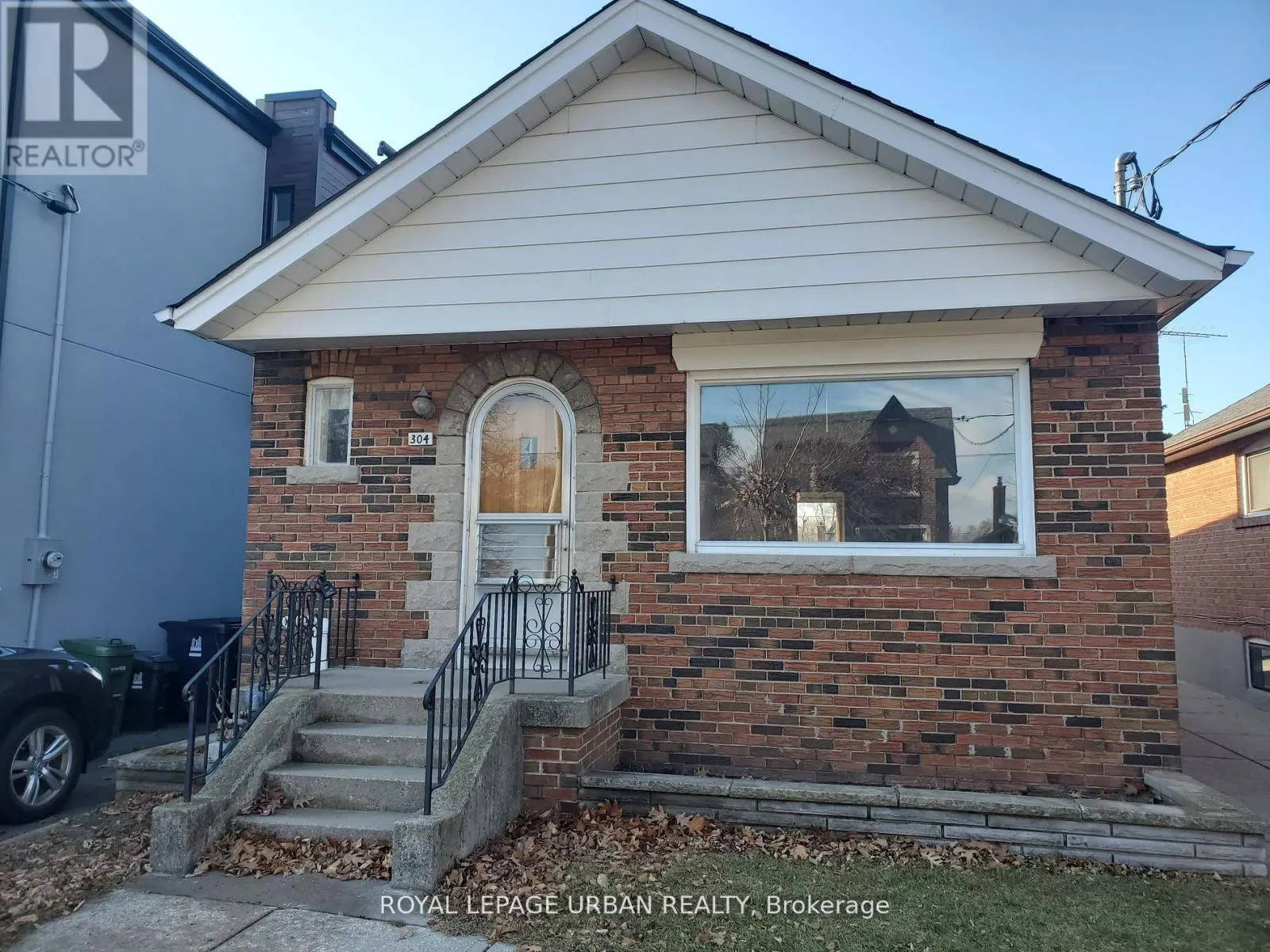 304 LINSMORE CRESCENT