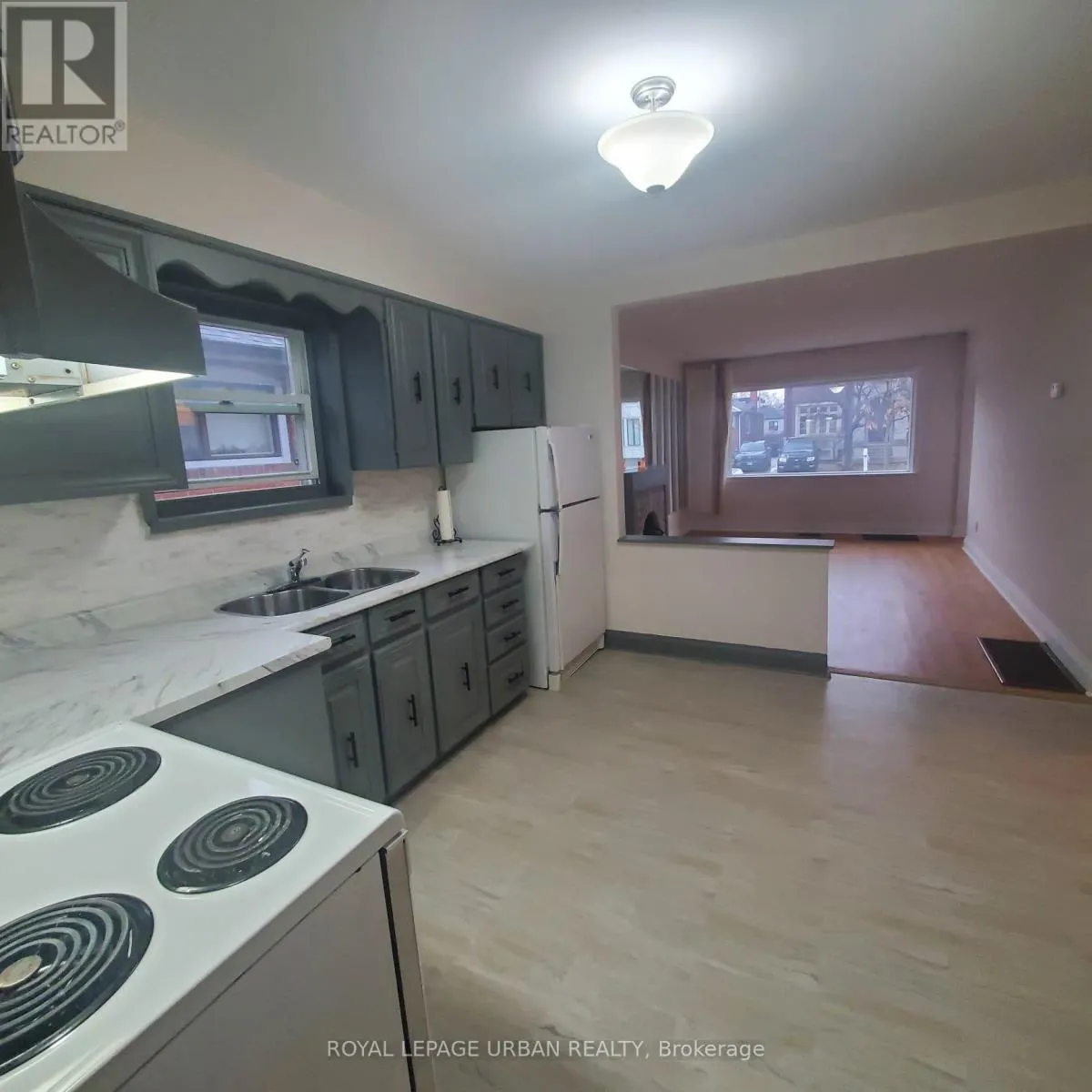 304 LINSMORE CRESCENT