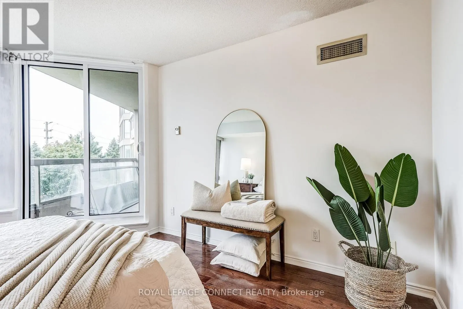 532 - 10 GUILDWOOD PARKWAY