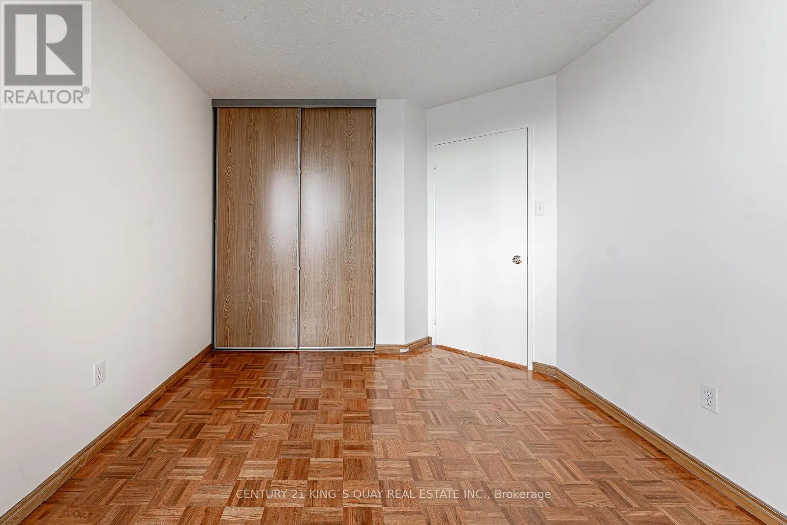 401 - 350 ALTON TOWERS CIRCLE