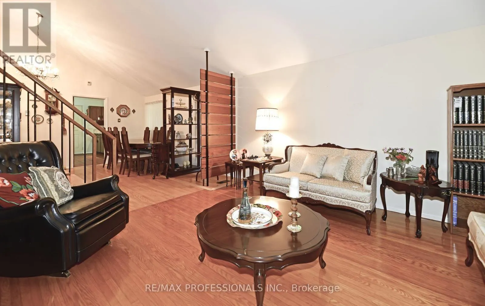 2 LESTERWOOD CRESCENT