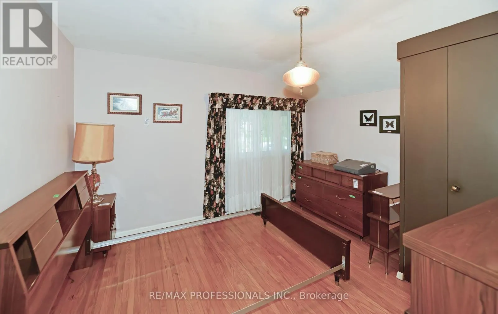 2 LESTERWOOD CRESCENT