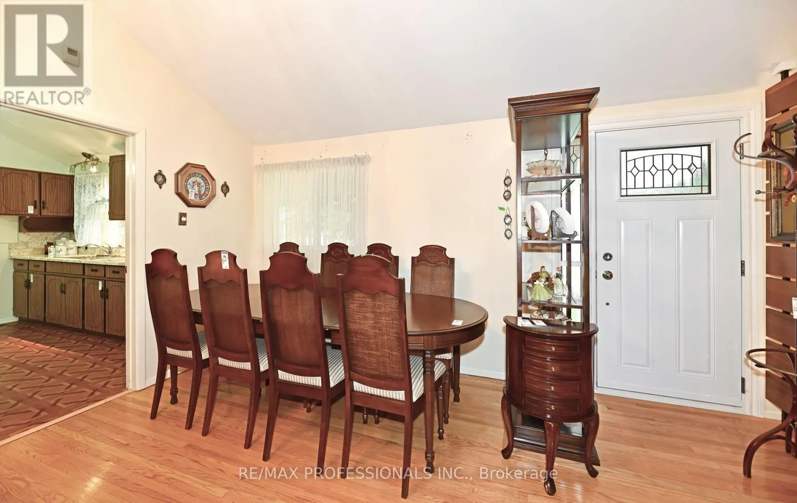 2 LESTERWOOD CRESCENT