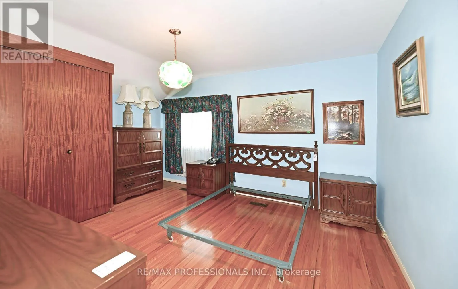 2 LESTERWOOD CRESCENT