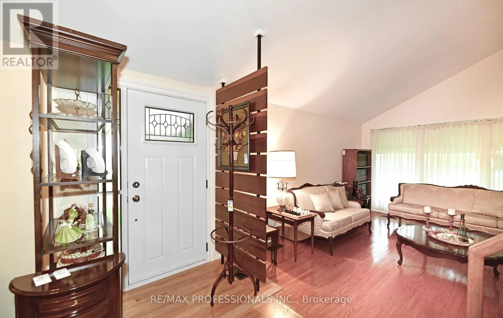 2 LESTERWOOD CRESCENT