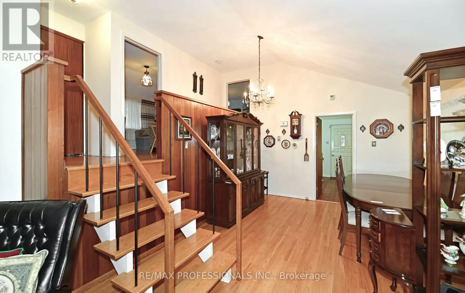 2 LESTERWOOD CRESCENT