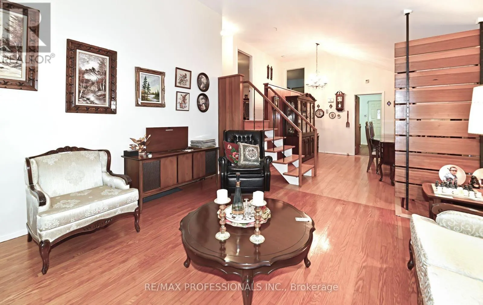 2 LESTERWOOD CRESCENT