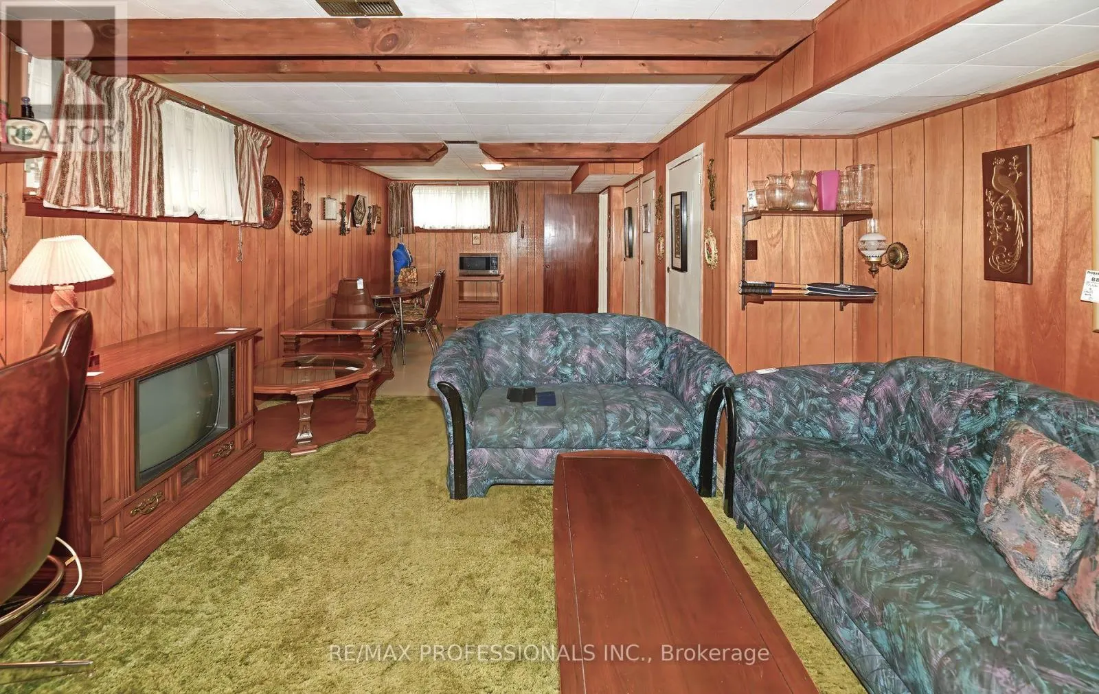 2 LESTERWOOD CRESCENT