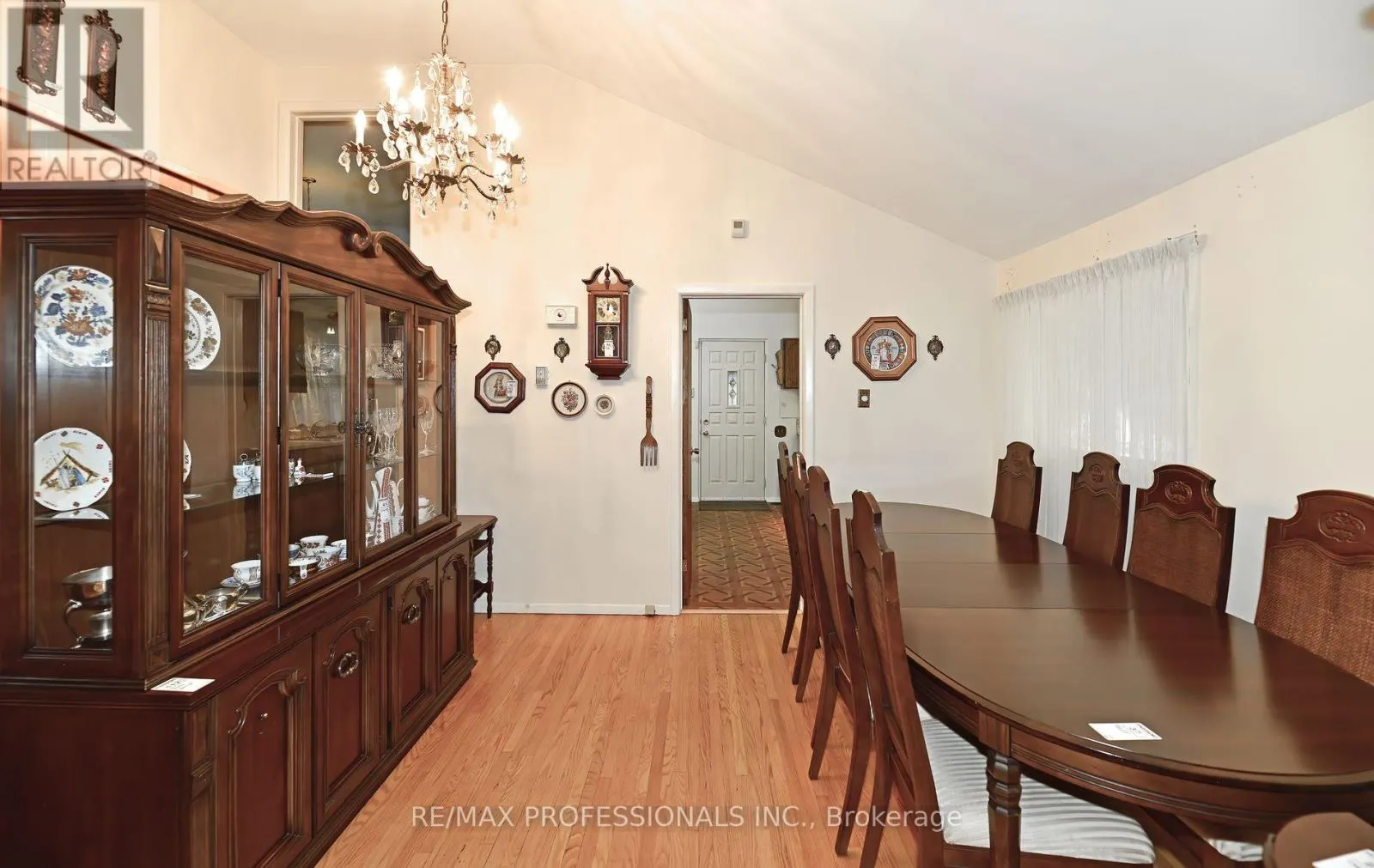 2 LESTERWOOD CRESCENT