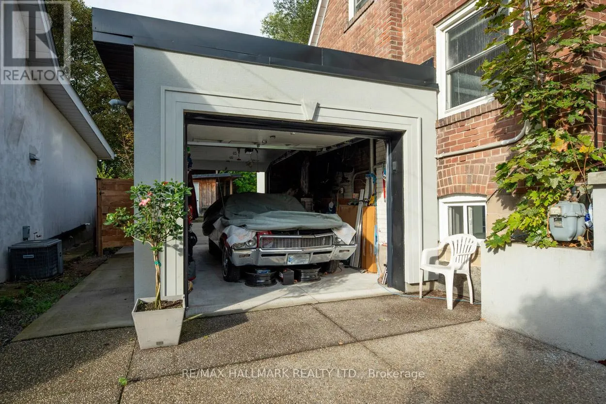 110 LAKESIDE AVENUE