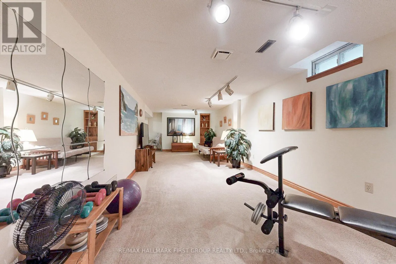 512 CREEKVIEW CIRCLE