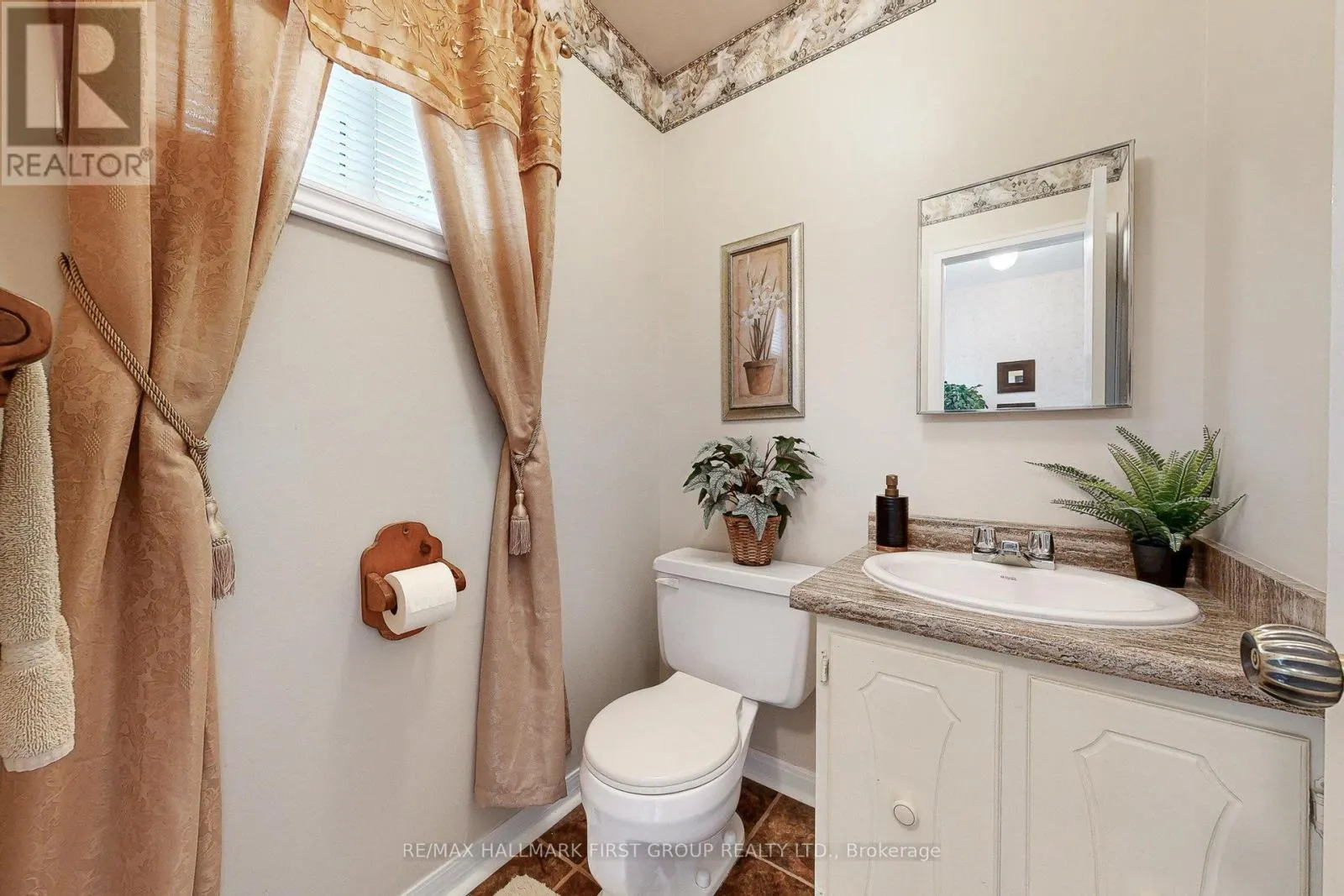 512 CREEKVIEW CIRCLE