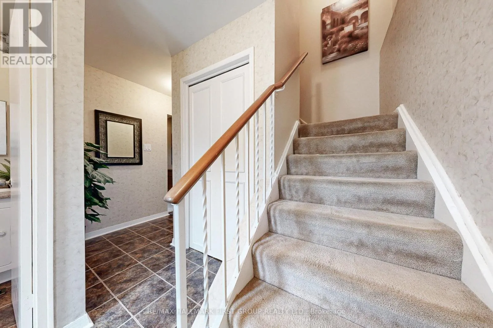 512 CREEKVIEW CIRCLE