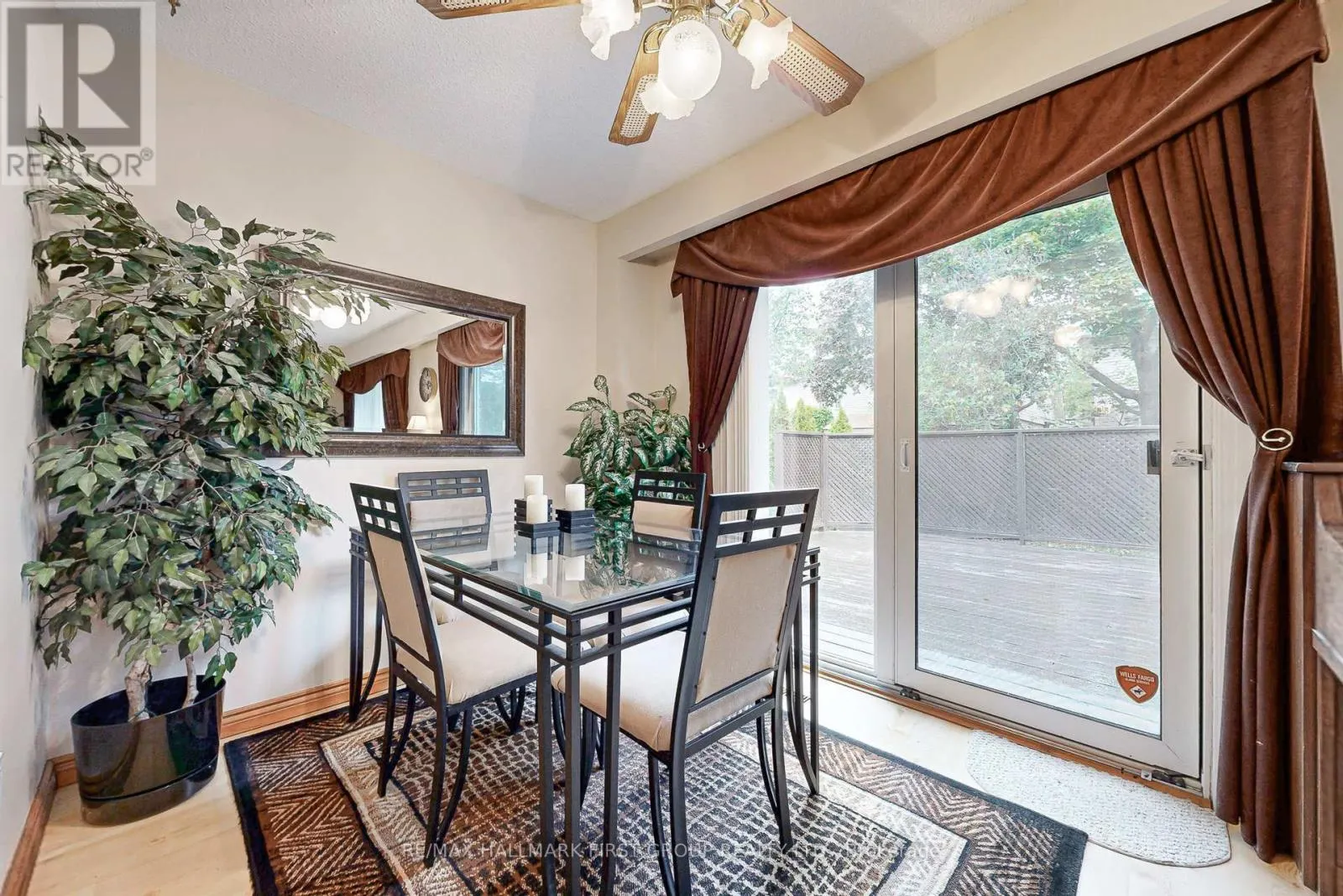 512 CREEKVIEW CIRCLE