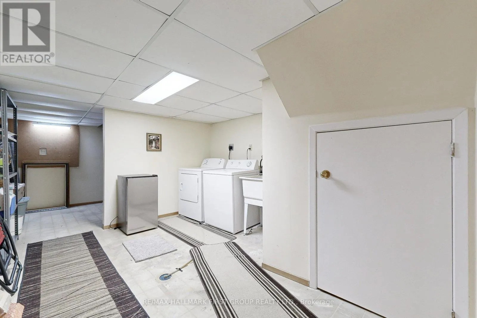 512 CREEKVIEW CIRCLE