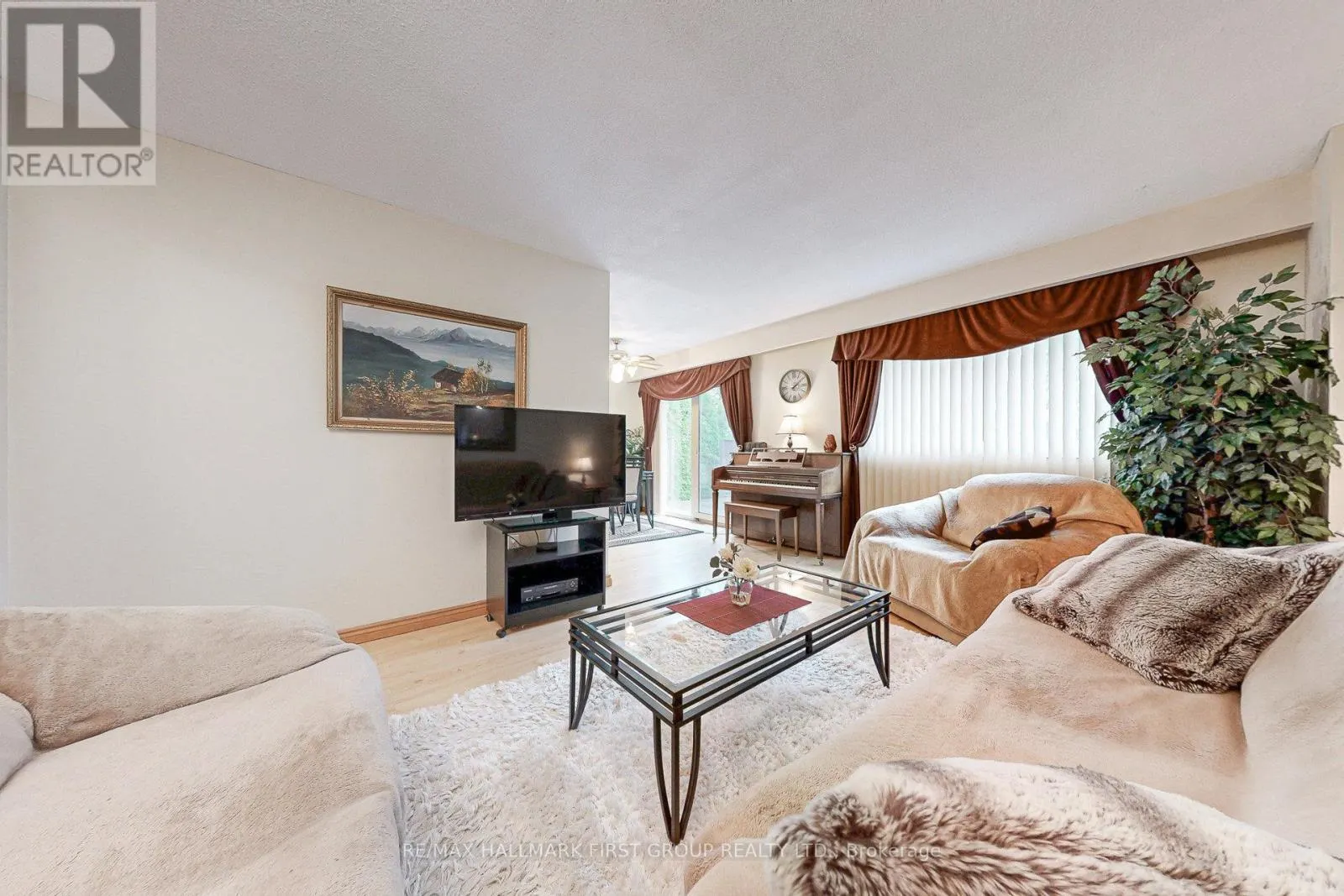 512 CREEKVIEW CIRCLE