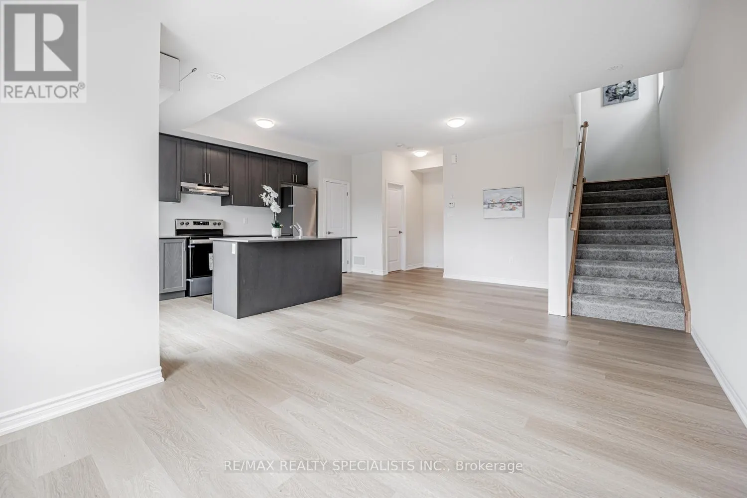 1 - 490 BERESFORD PATH