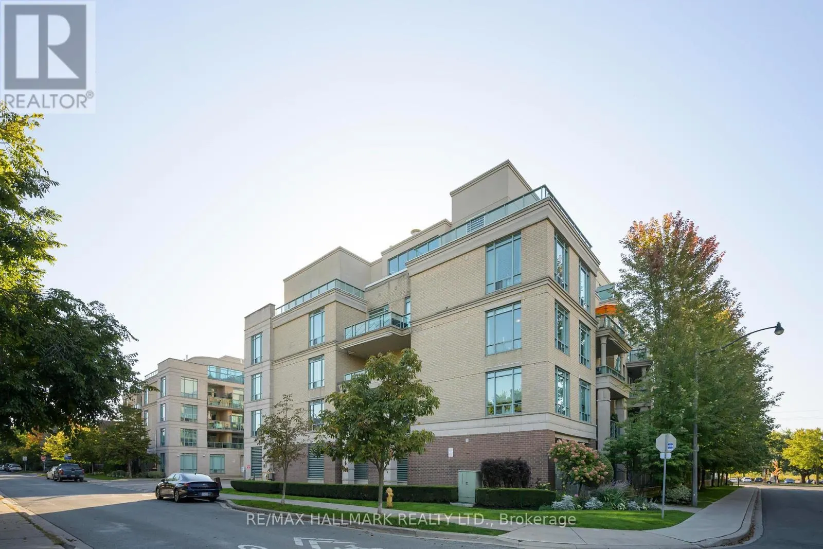 222 - 35 BOARDWALK DRIVE