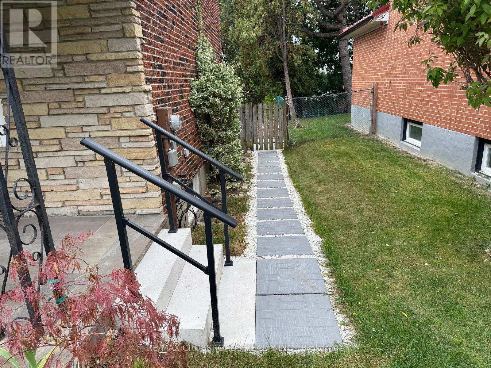 6 LOGSTONE CRESCENT