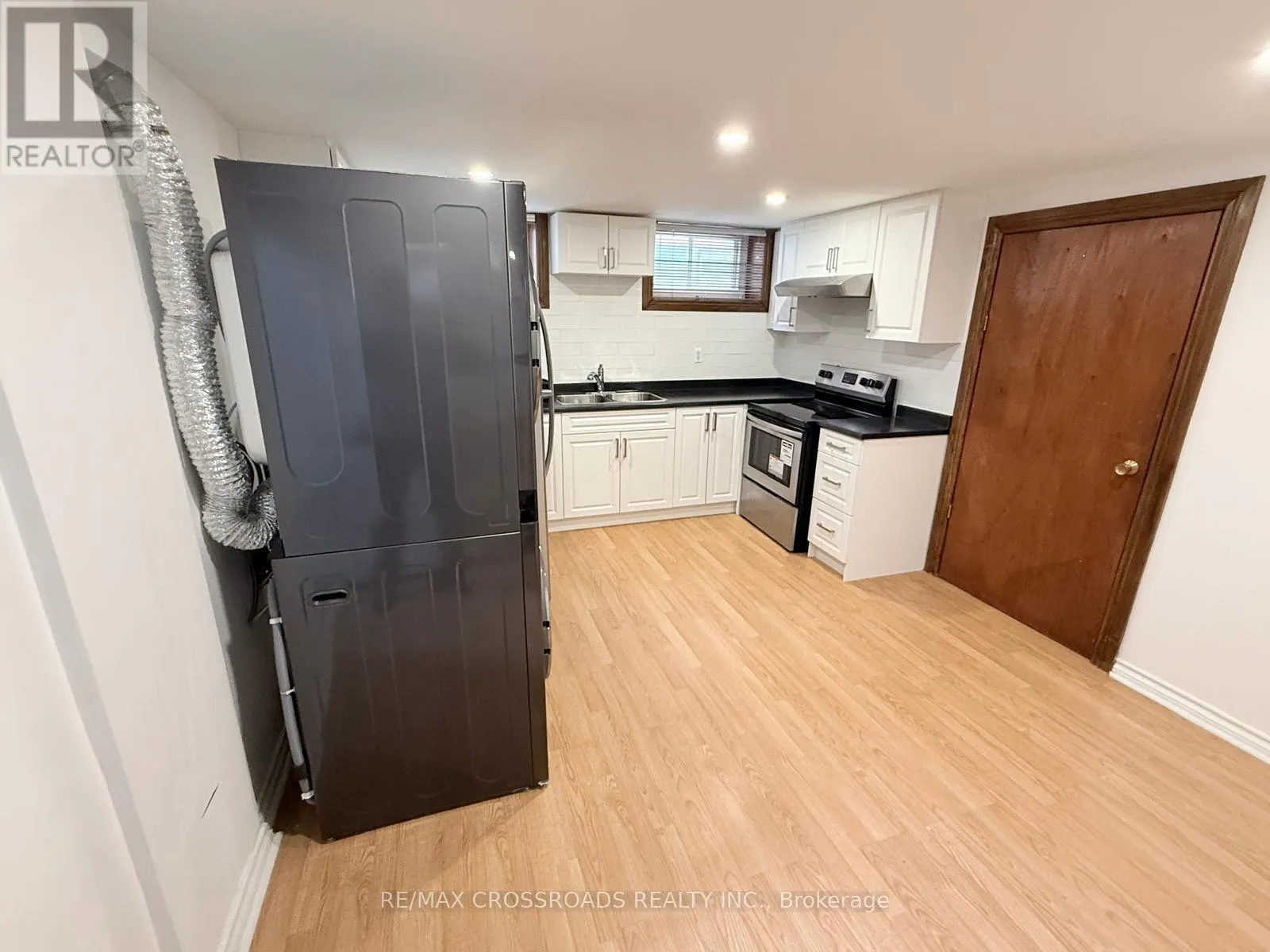 6 LOGSTONE CRESCENT