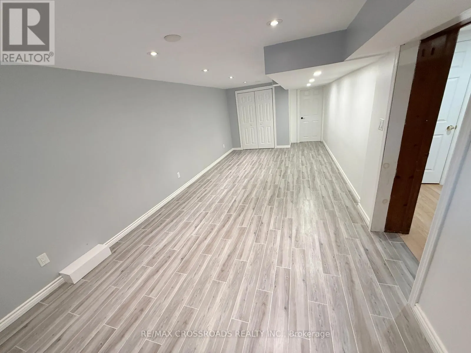 6 LOGSTONE CRESCENT