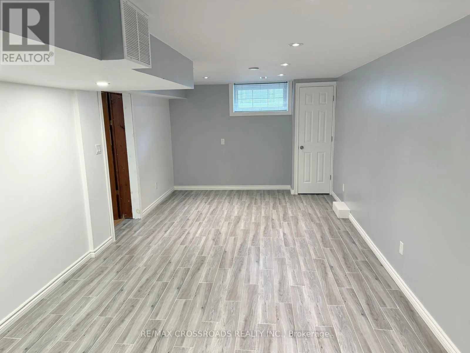 6 LOGSTONE CRESCENT