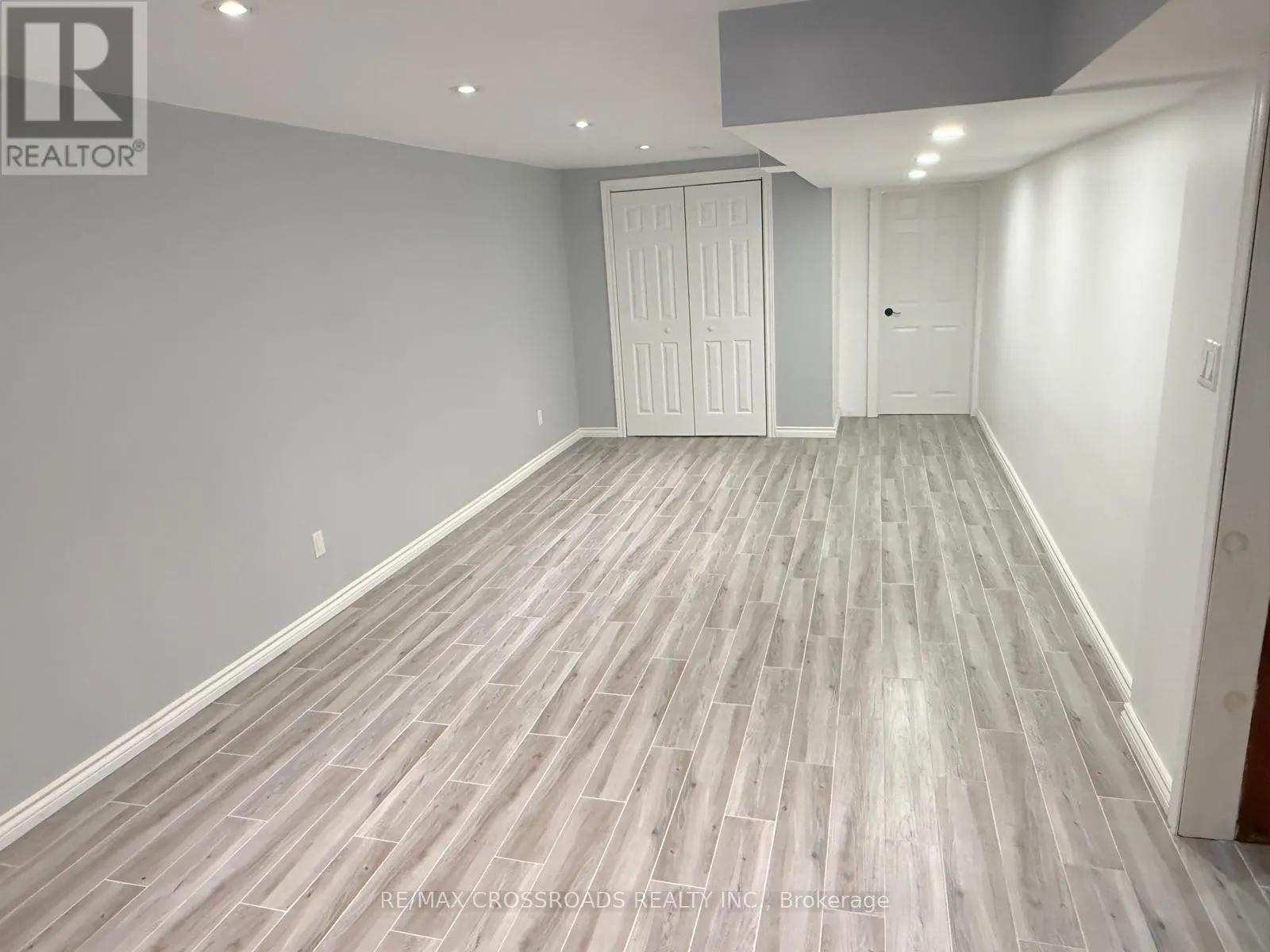 6 LOGSTONE CRESCENT